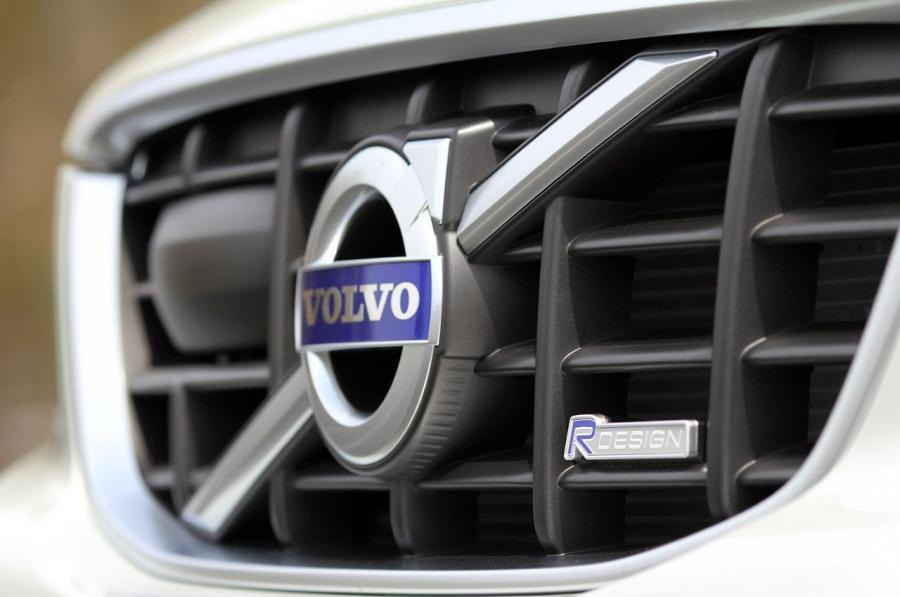 Volvo XC60 R-Design 2012 года  (фото 2 из 90)
